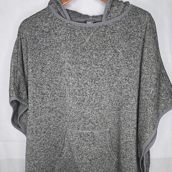 Eddie Bauer Hooded Poncho Sweater Gray Knit Kangaroo Pocket Outdoor Autumn M/L - Picture 1 of 12